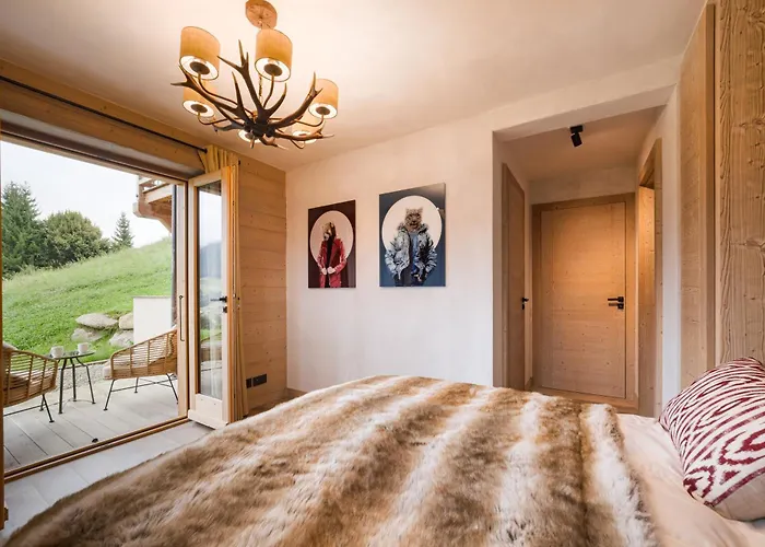 Luxury Megeve Chalet, Sleeps 8 With Mountain Views And Jacuzzi