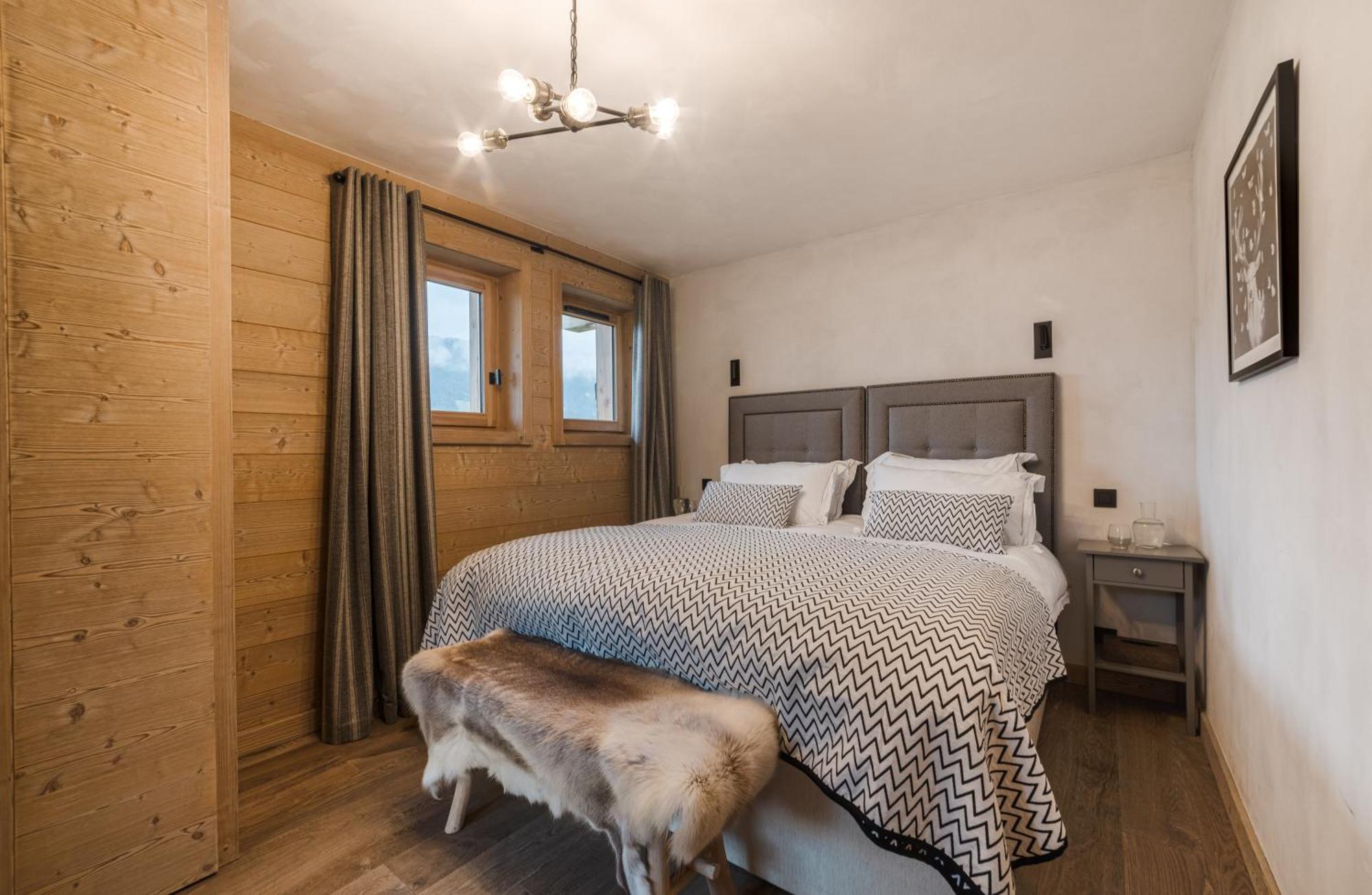 Chalet Luxury Chalet, Sleeps 8 With Mountain Views And Jacuzzi