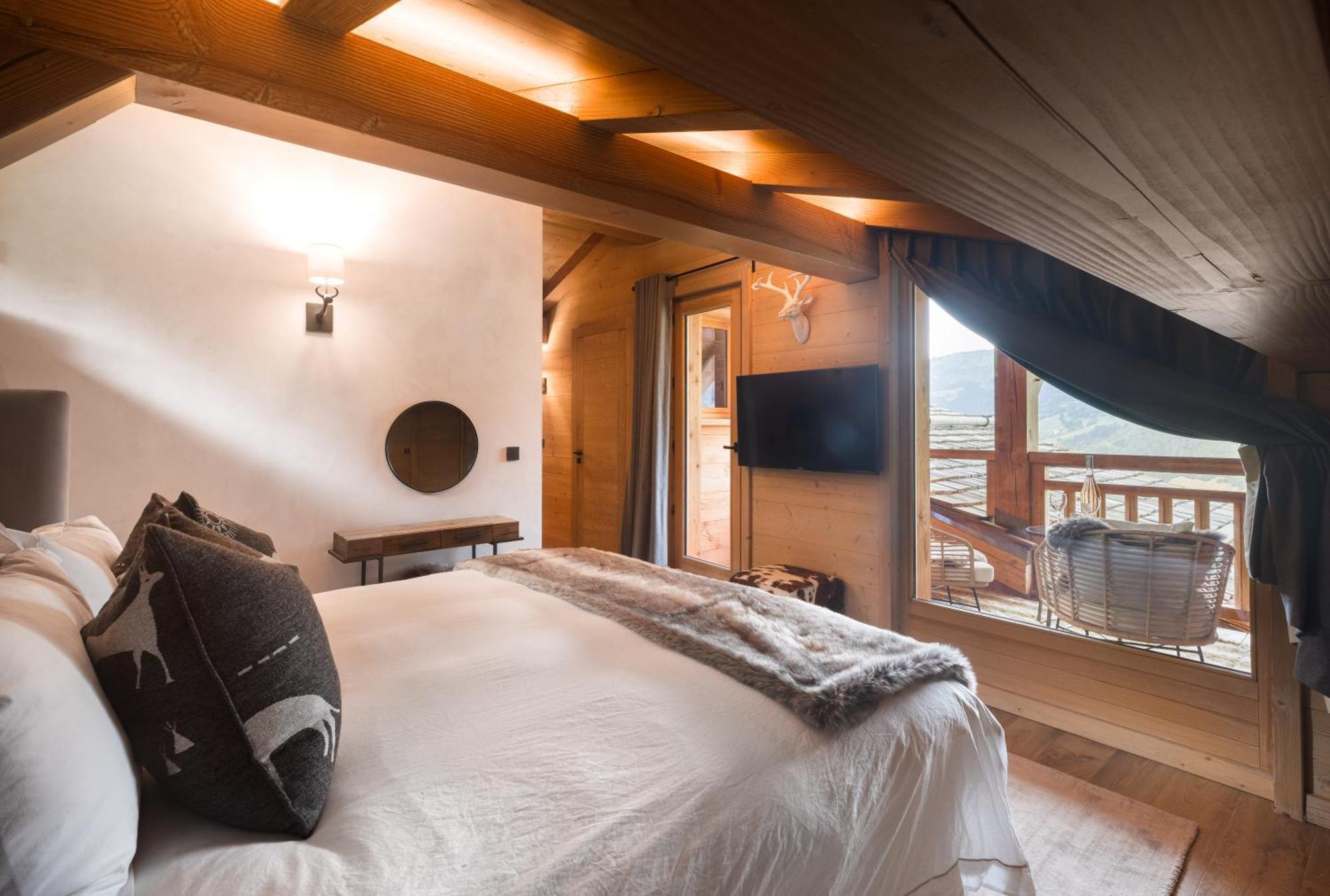 Chalet Luxury Chalet, Sleeps 8 With Mountain Views And Jacuzzi *