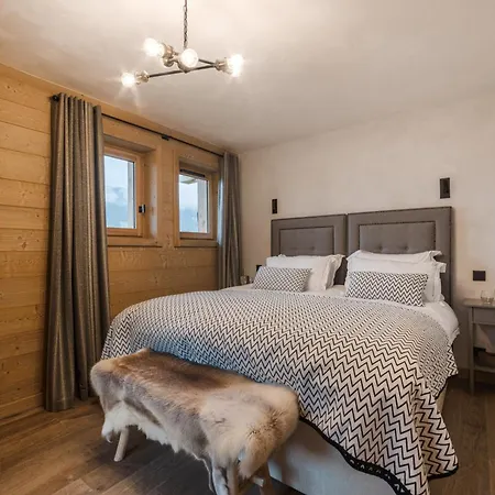 Luxury Megeve Chalet, Sleeps 8 With Mountain Views And Jacuzzi Exterior photo