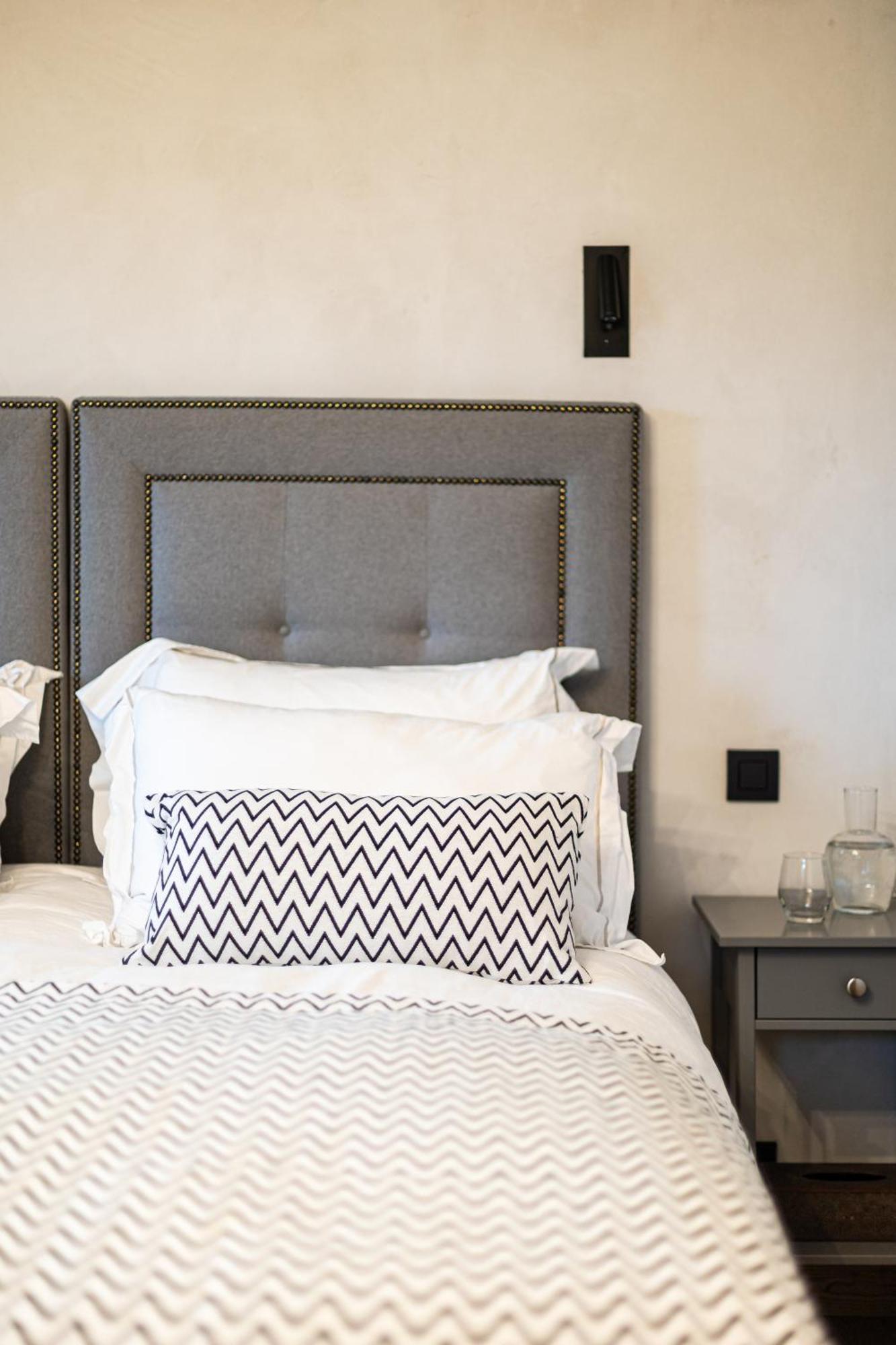 Chalet Luxury Chalet, Sleeps 8 With Mountain Views And Jacuzzi