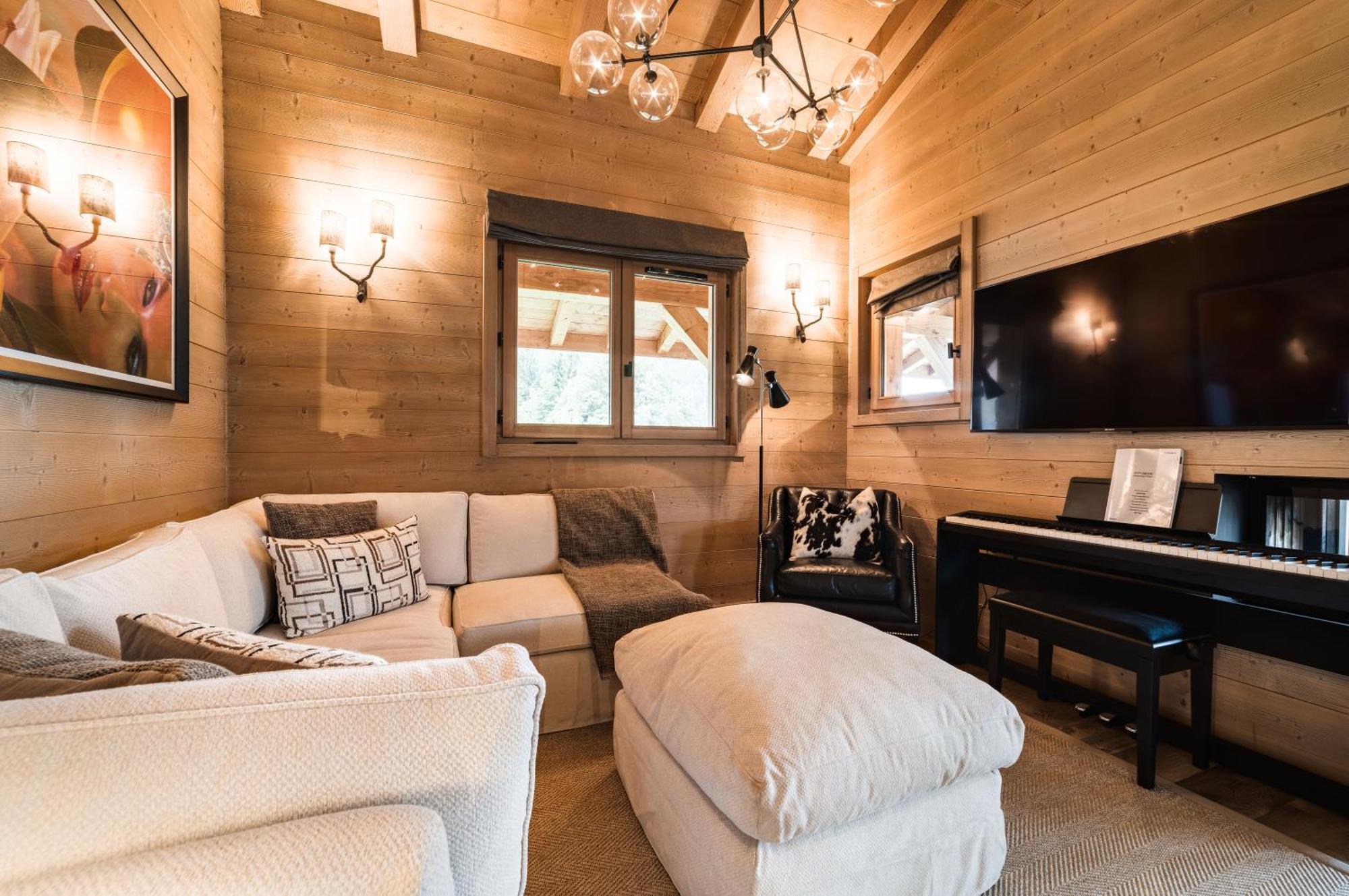 Luxury Chalet, Sleeps 8 With Mountain Views And Jacuzzi