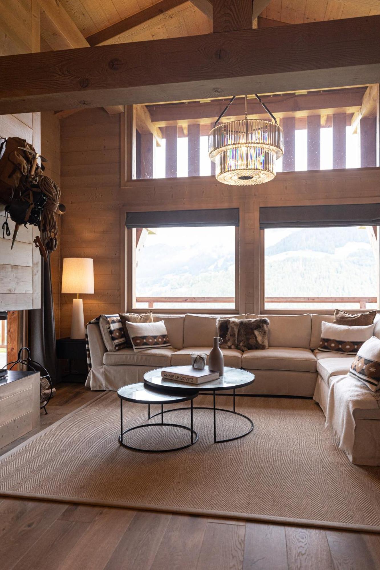 Chalet Luxury Chalet, Sleeps 8 With Mountain Views And Jacuzzi