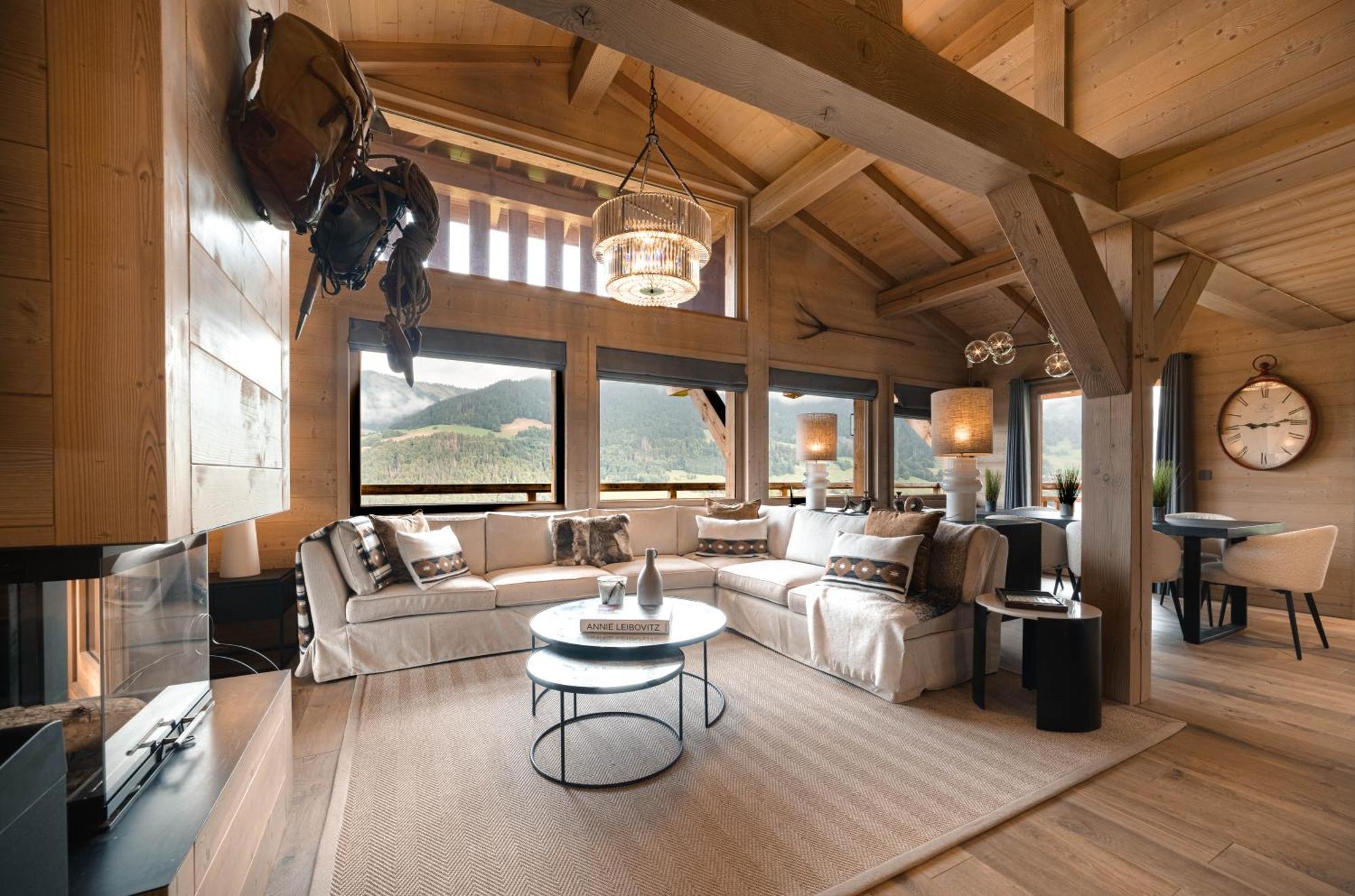 Luxury Chalet, Sleeps 8 With Mountain Views And Jacuzzi Chalet
