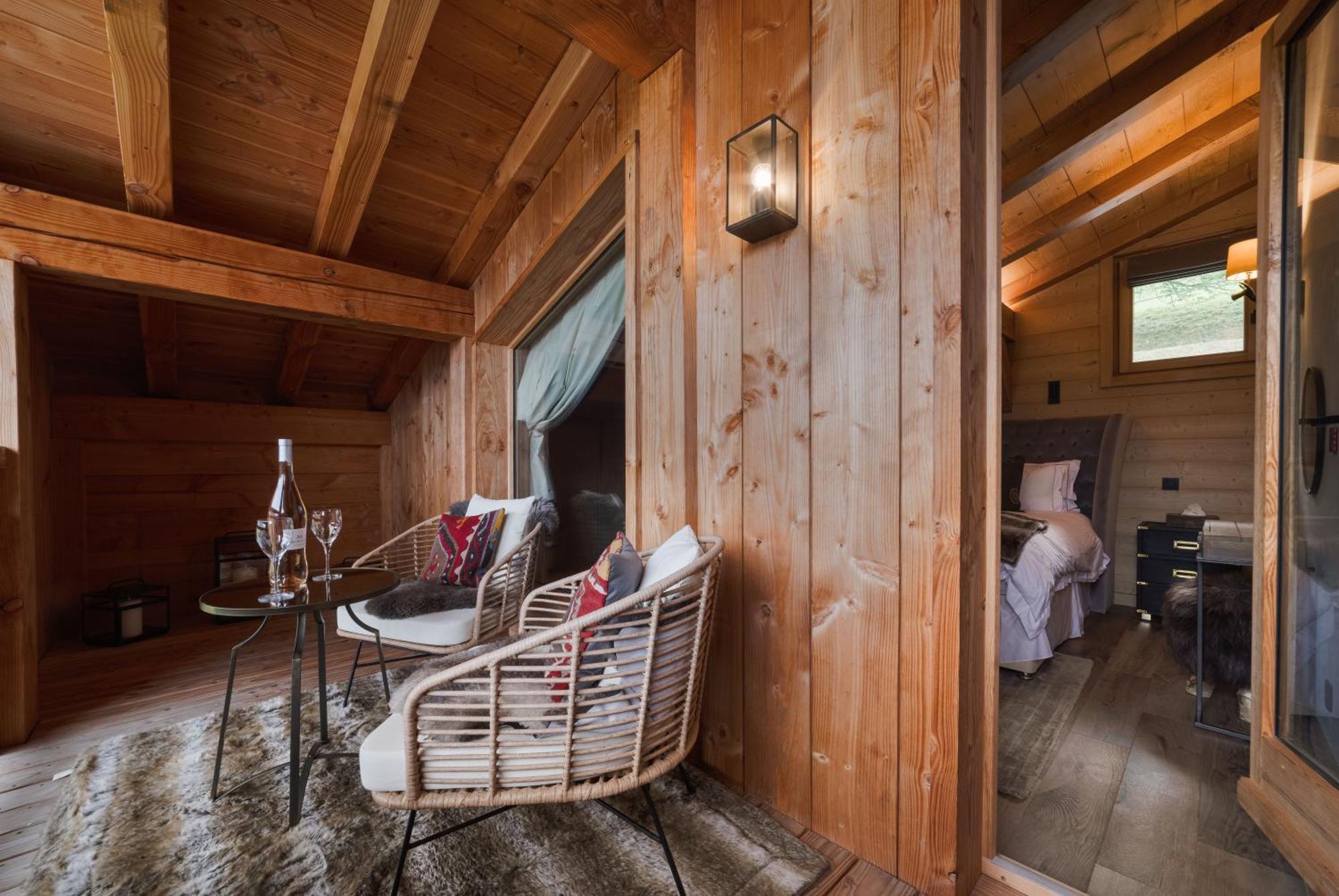 Chalet Luxury Chalet, Sleeps 8 With Mountain Views And Jacuzzi *
