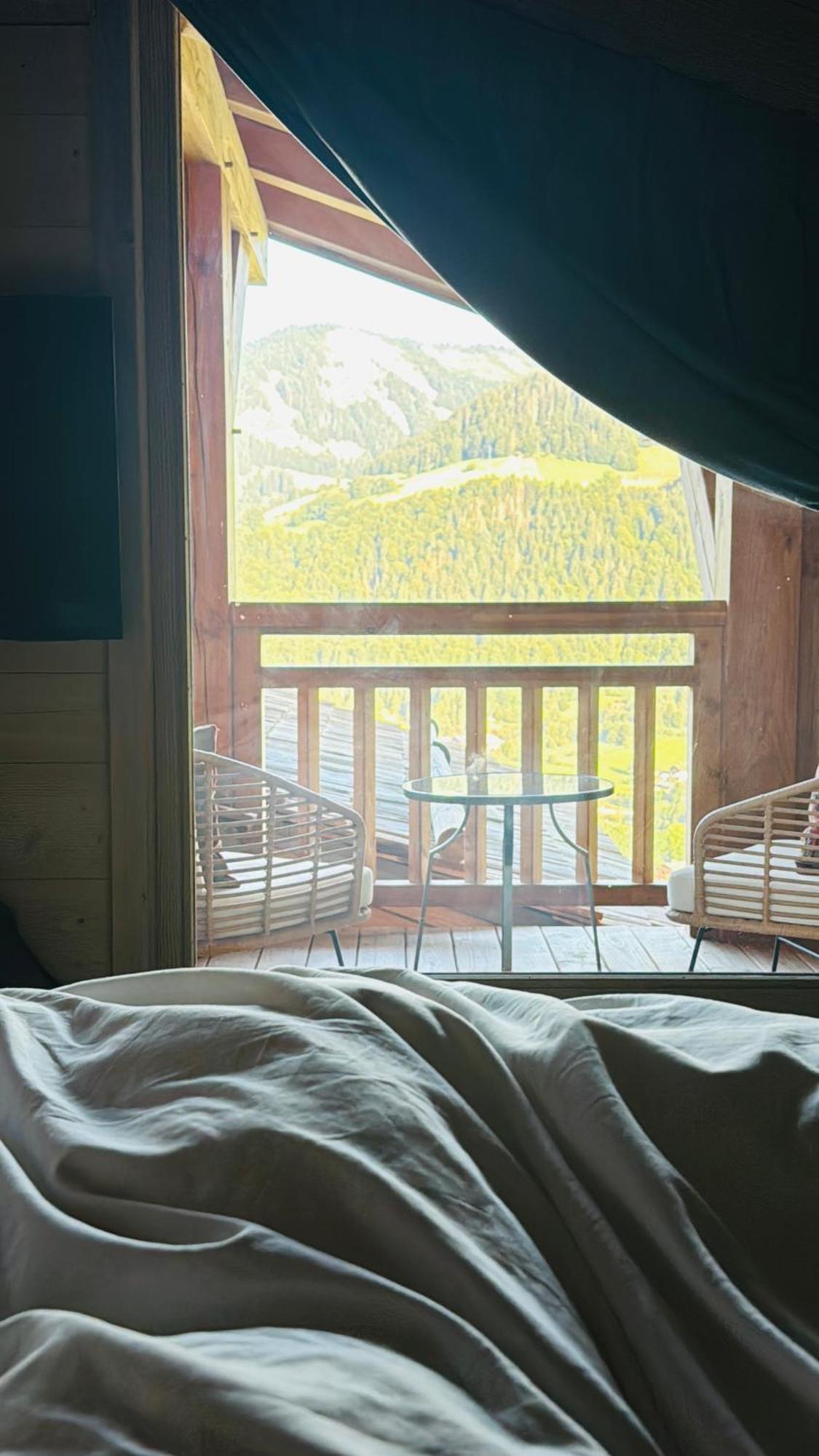 Luxury Chalet, Sleeps 8 With Mountain Views And Jacuzzi Chalet